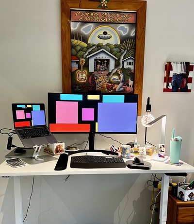 Amanda James's workplace setup