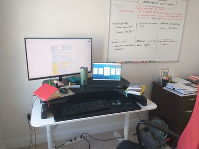 Lauren Hansen's workplace setup